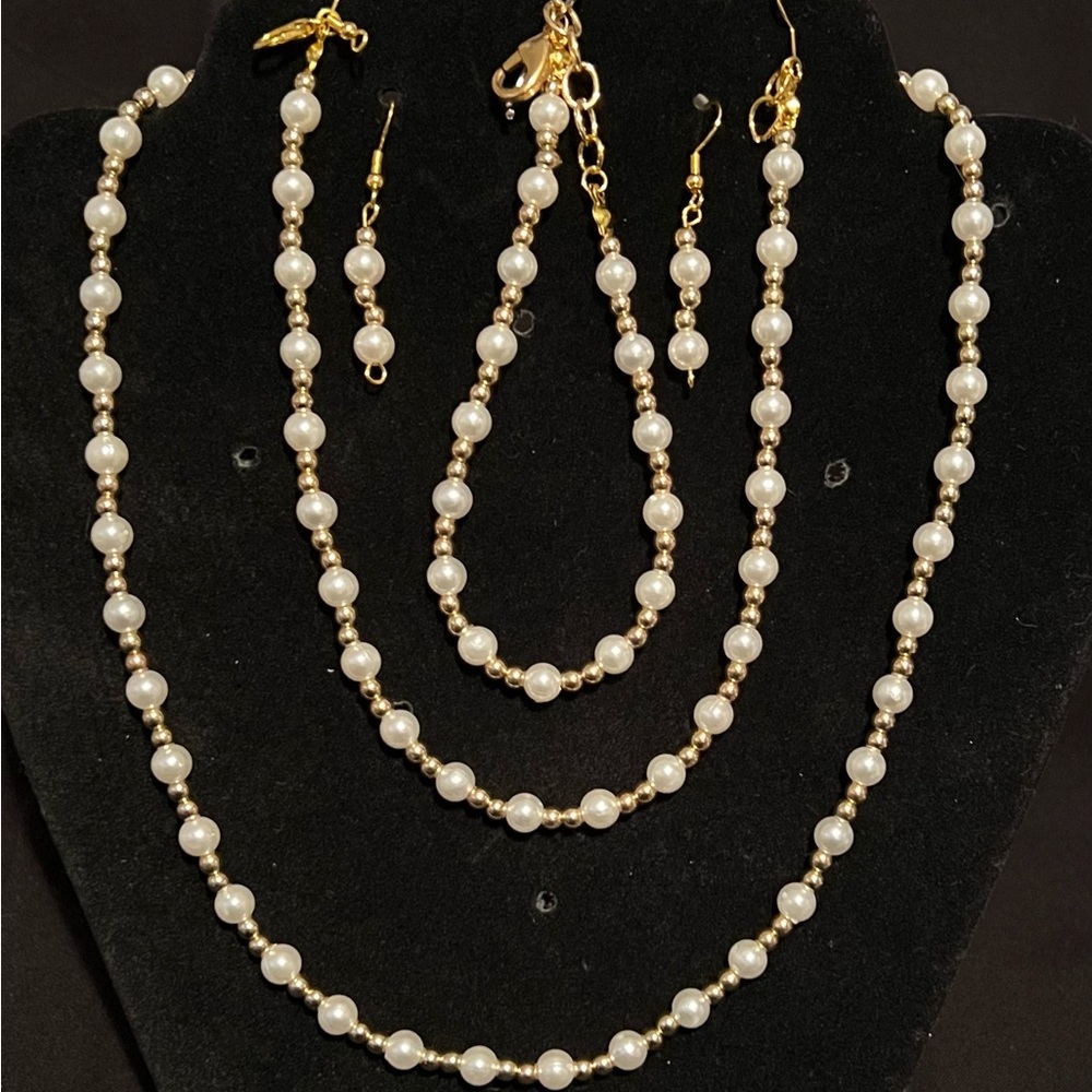 4-piece pearl and gold tone jewelry set